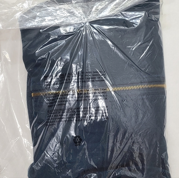 Twisted Heart Hoodie Woman (Small) NWT! Make offer! - Picture 7 of 9